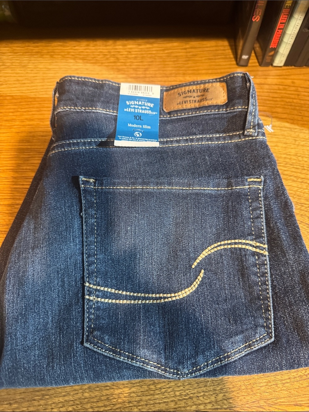 Signature by Levi Strauss Women’s Dark Blue Slim Jeans with Contrast Stitching.